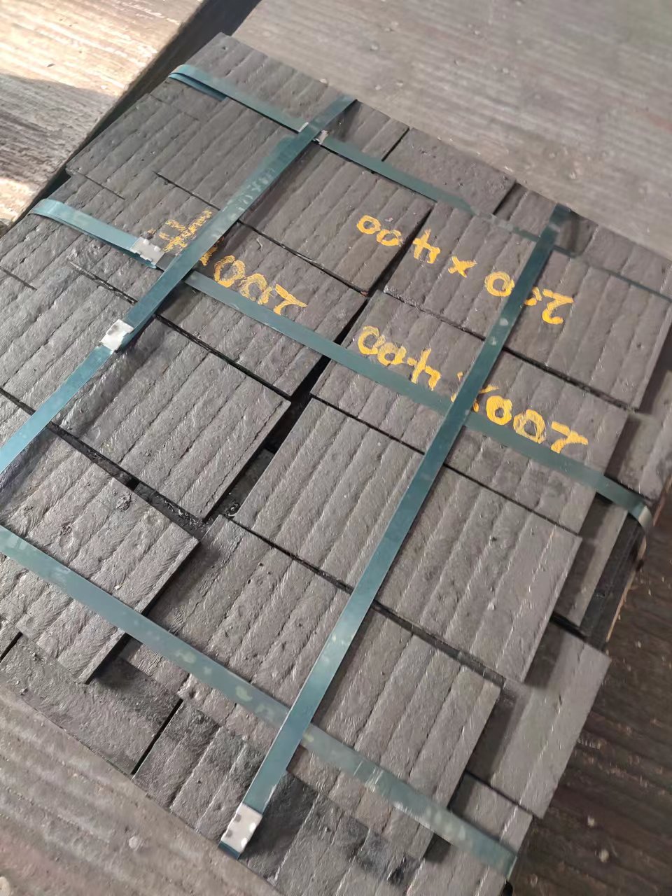 江西堆焊耐磨板耐磨钢板