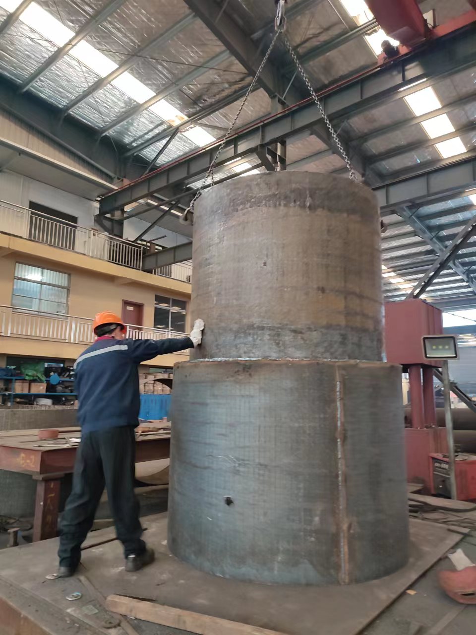 广东碳化铬耐磨料仓 碎玻璃料仓 堆焊耐磨钢板